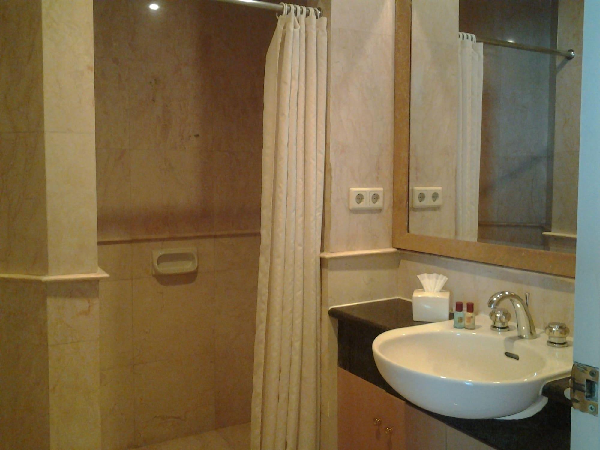 Batavia Hotel & Serviced Apartments Jacarta Exterior foto