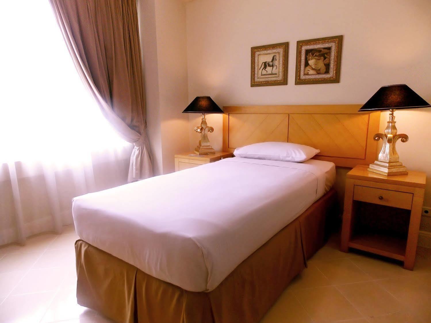 Batavia Hotel & Serviced Apartments Jacarta Exterior foto